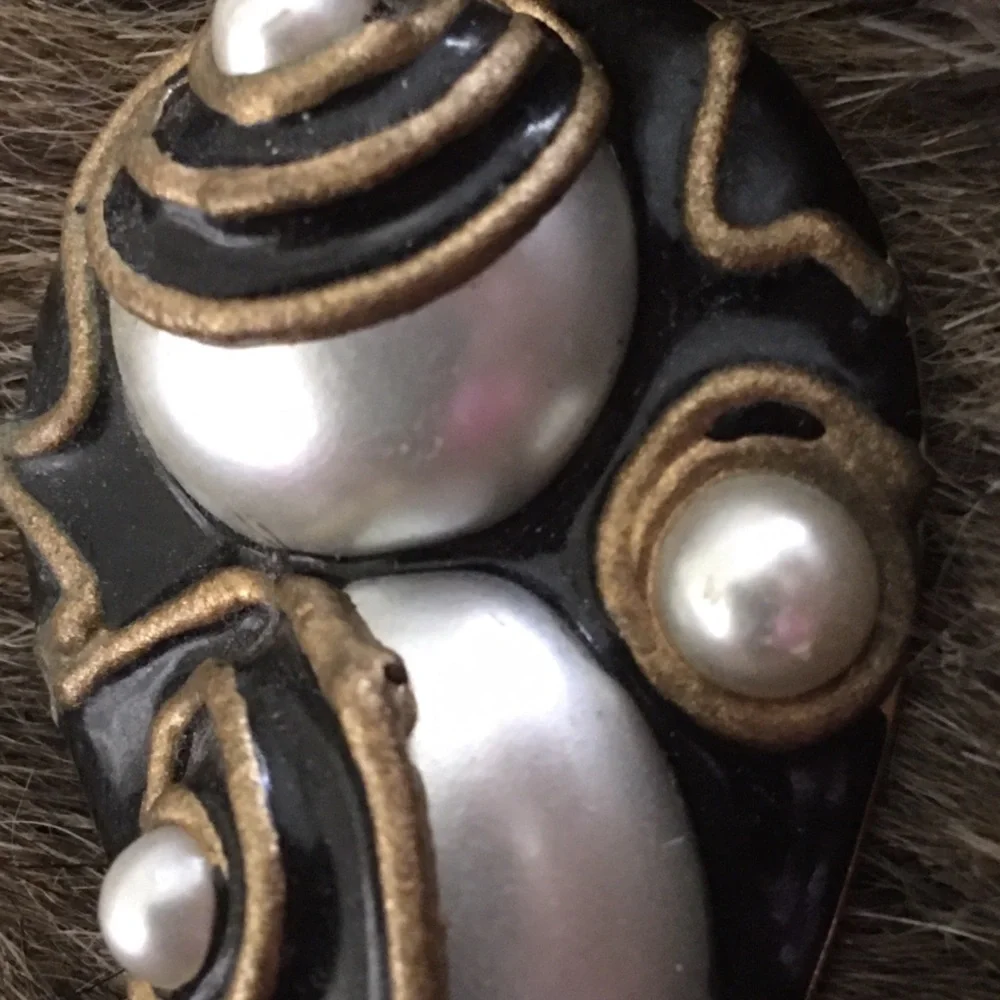 Vintage large hand painted pearl accent earrings - Picture 2 of 5
